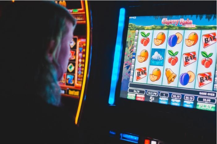 Gambling addiction advocates want new laws applied to all poker machine operators.
