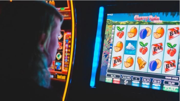 Gambling addiction advocates want new laws applied to all poker machine operators.