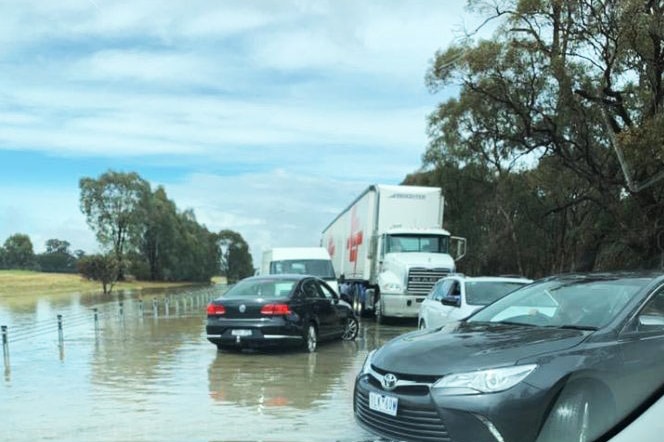 A number of cars are trapped in floodwaters on the Hume Freeway north of Wangaratta, Victoria.