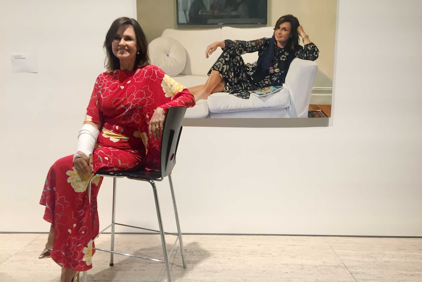 Lisa Wilkinson in front of Peter Smeeth's portrait