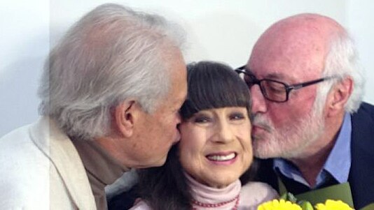 Judith Durham, flanked by Athol Guy (right) and Keith Potger (left)