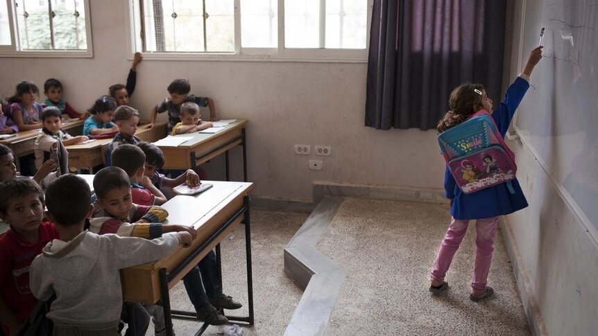 A classroom of young Syrian children.