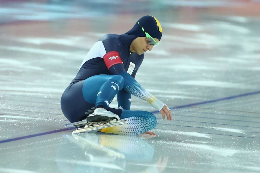 Daniel Greig falls in 500-metre speed skating at Sochi