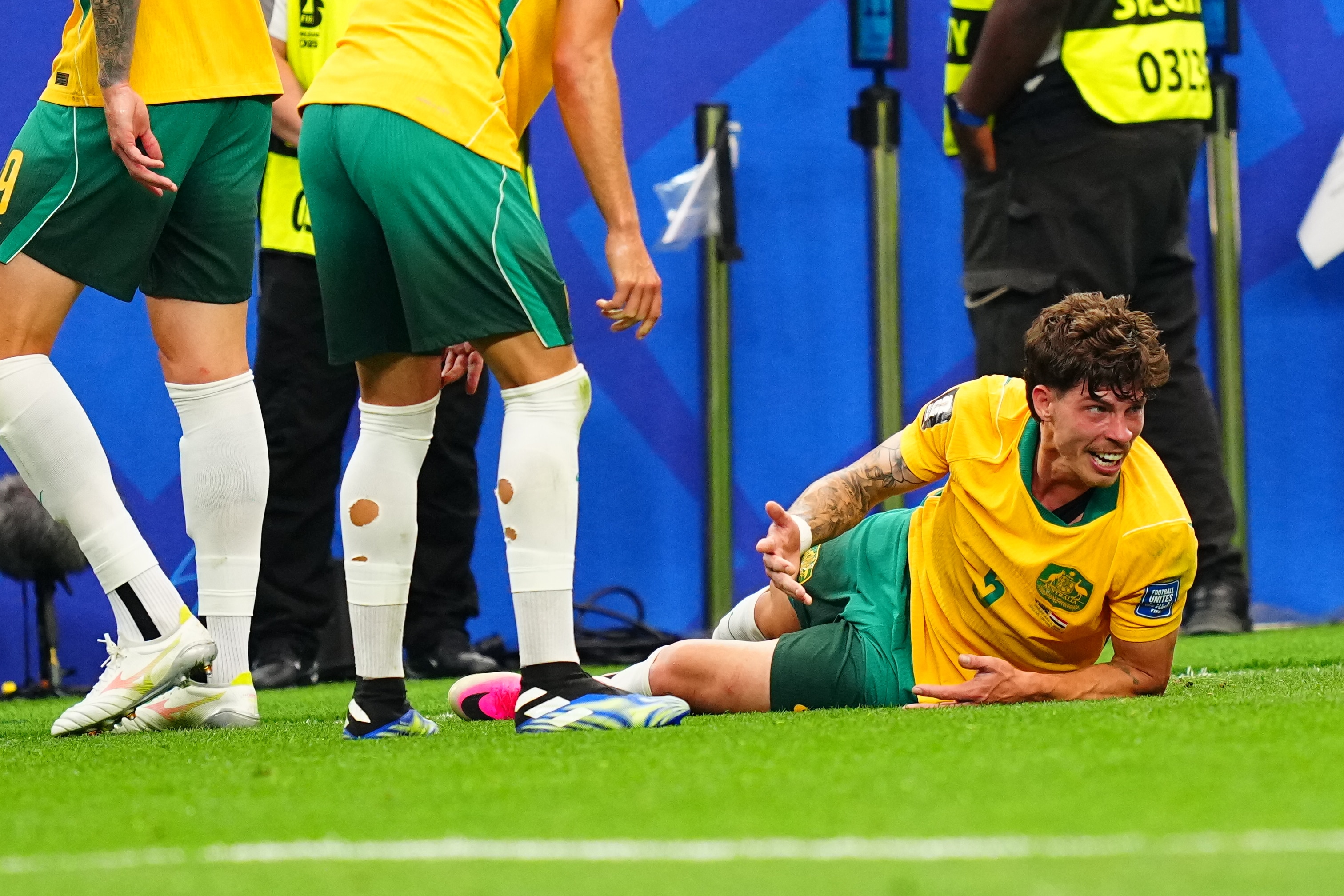 Jordy Bos appeals to the ref while he lays injured on the floor