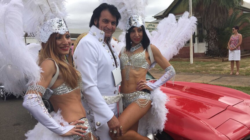 Elvis fans remember The King's showmanship at Parkes Elvis Festival parade