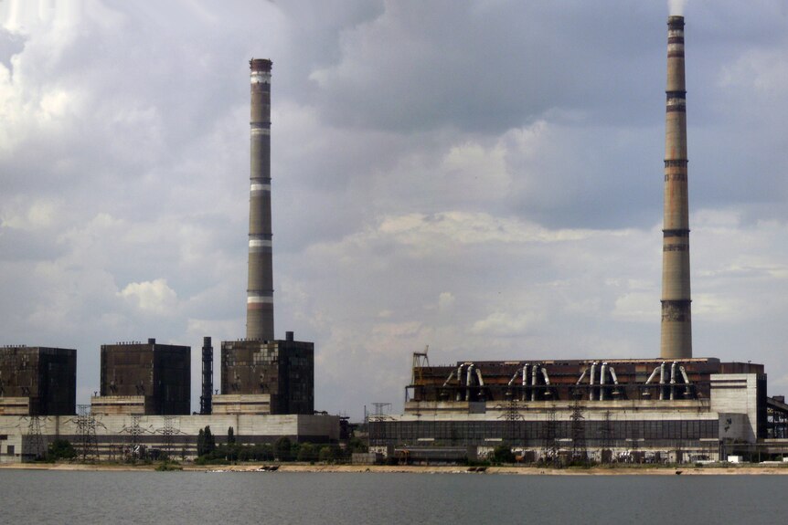 Two tall chimneys expel smoke from Vuhlehirska power station.