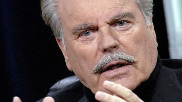 Actor Robert Wagner answers questions