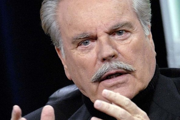 Actor Robert Wagner answers questions