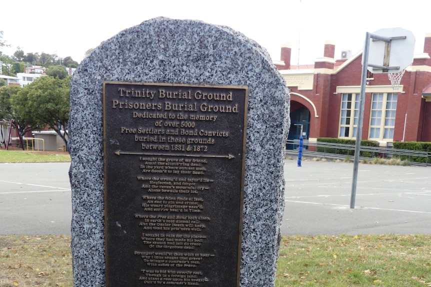 A stone plaque dedicated to the more than 5000 settlers and bond convicts buried beneath Campbell Street Primary.