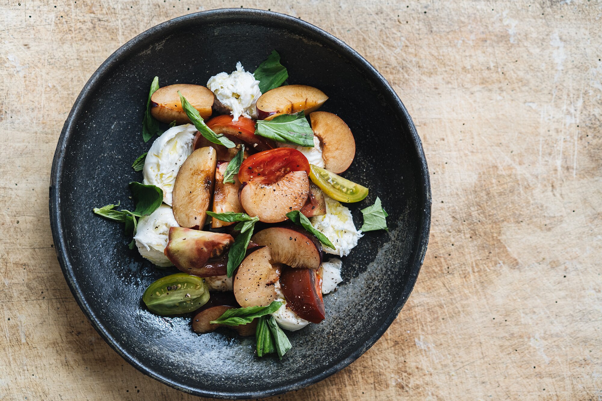 Caprese salad with plum-image