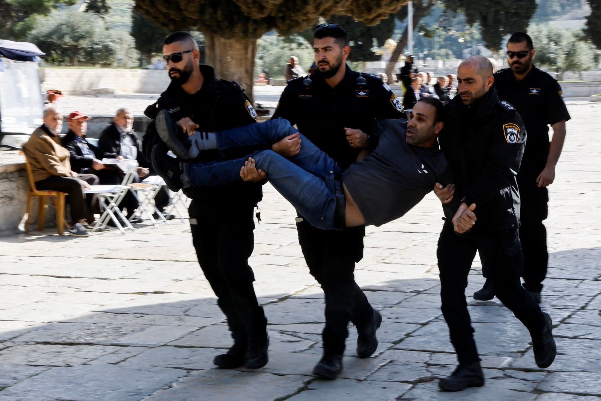 Al Aqsa palestinan man detained