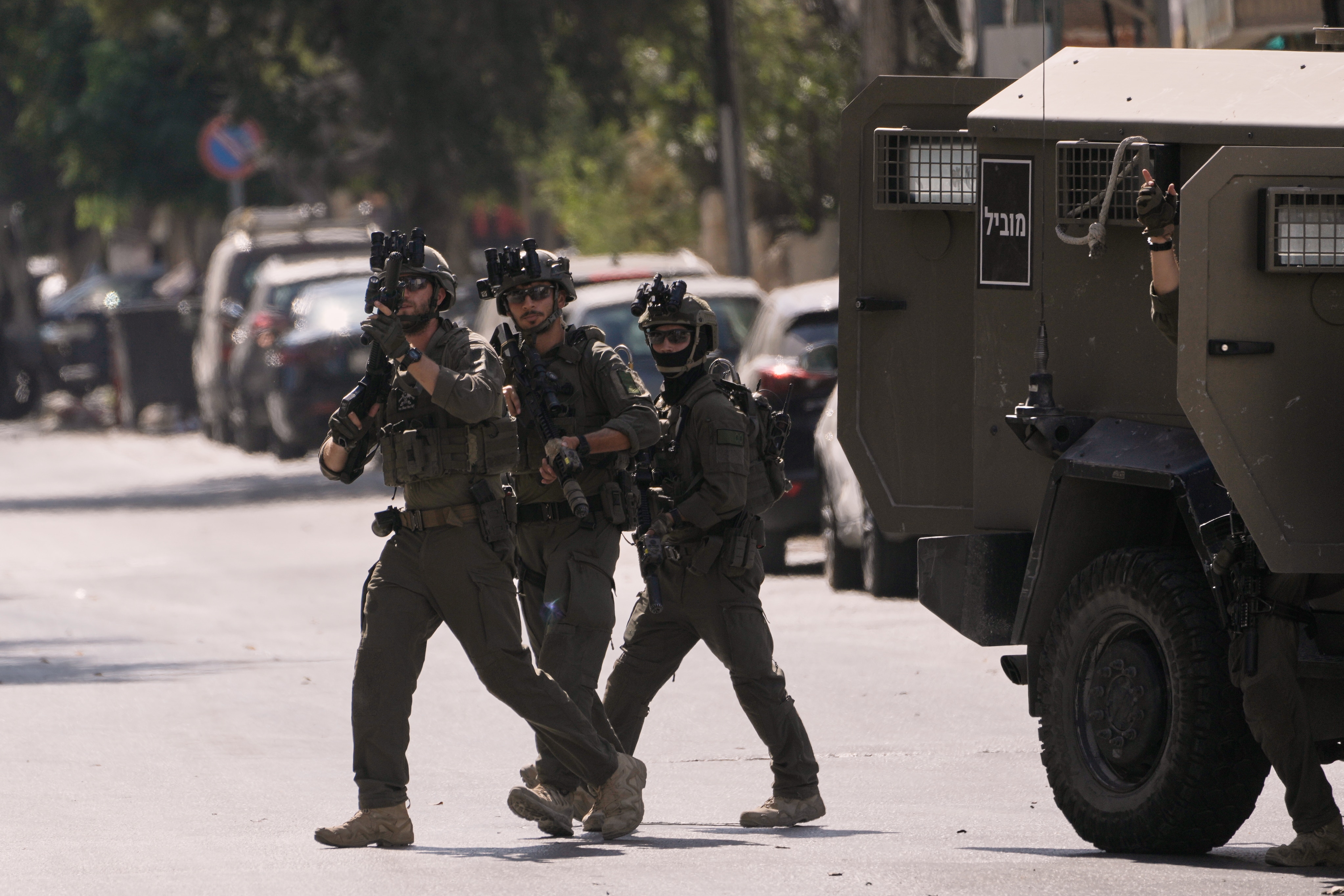 Four Palestinian villagers, 2 Israeli soldiers killed in West Bank clashes