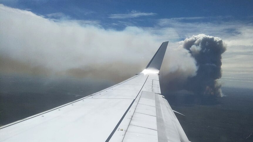 A plume of smoke rising from Perth hills, view from a plane.