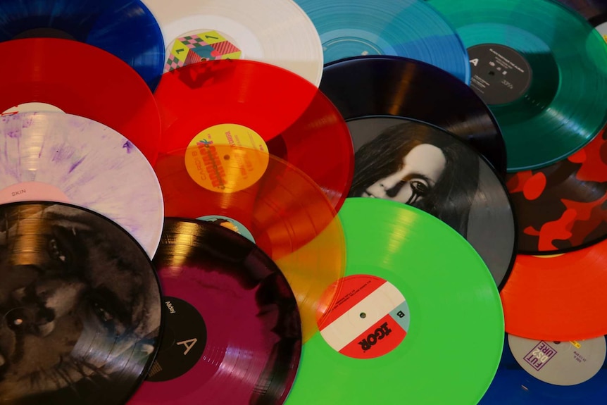 Falde sammen slot min Vinyl sales continue to grow, but does music sound better on a record or  digital streaming? - ABC News