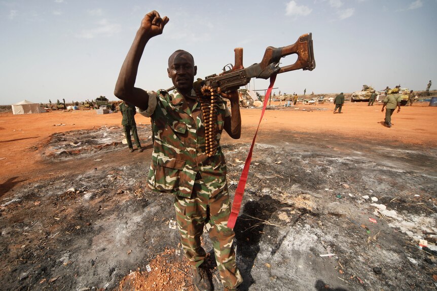 Sudanese soldier gestures in Heglig