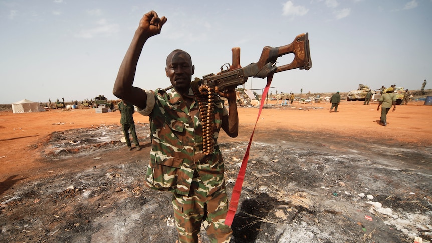 Sudanese soldier gestures in Heglig