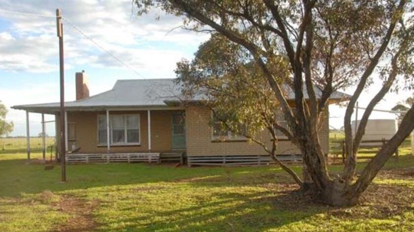 This could be yours for a buck a week... Applicants have come around Australia to rent this Wycheproof farm house.