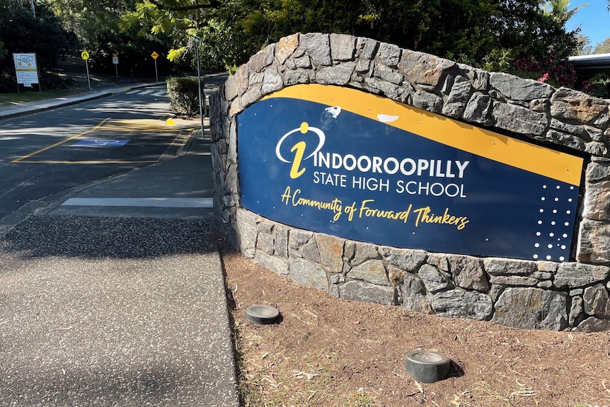 Sign for Indooroopilly State High School 