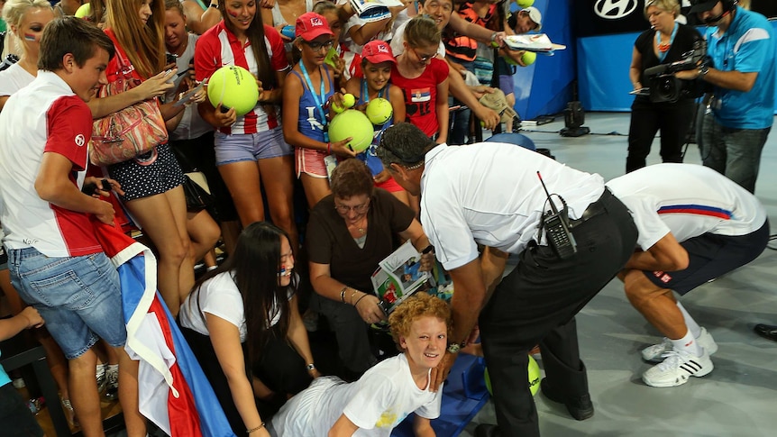 Djokovic survives injury scare