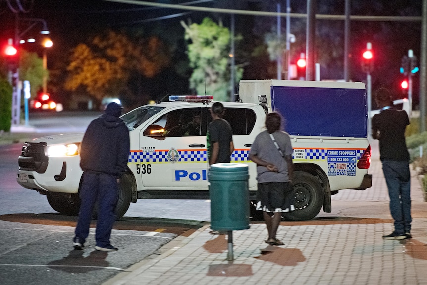 Police talk to residents in Alice Springs.