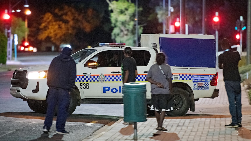 Police talk to residents in Alice Springs.