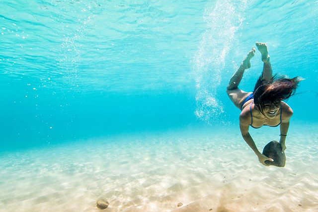 Kimi Werner trains underwater