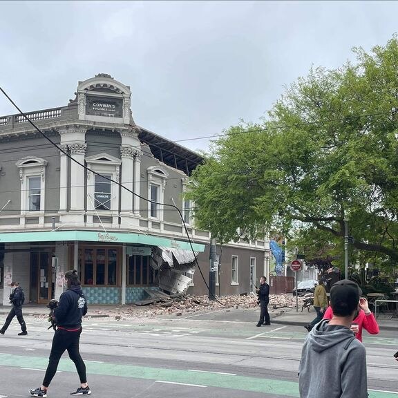 Damaged buildings on Chapel Street in Melbourne from the magnitude 6 earthquake