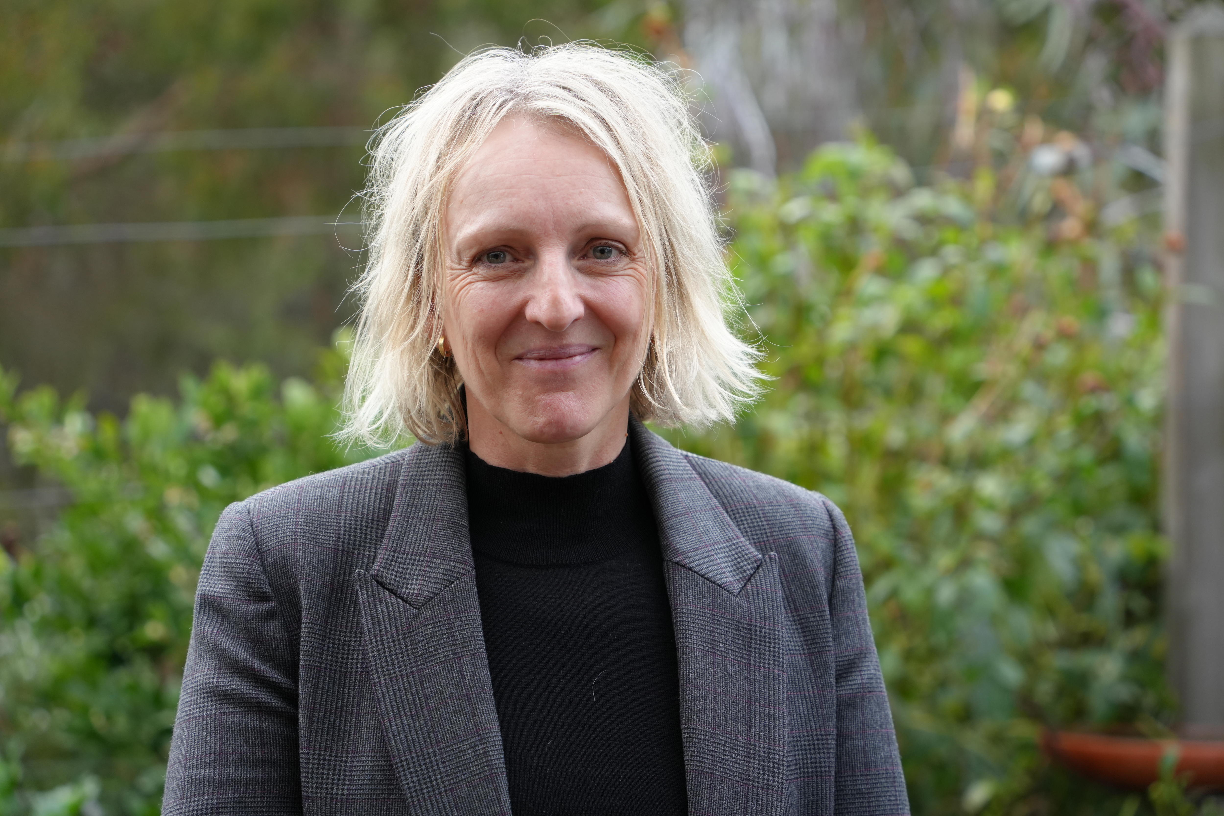 Suzanne Barker image