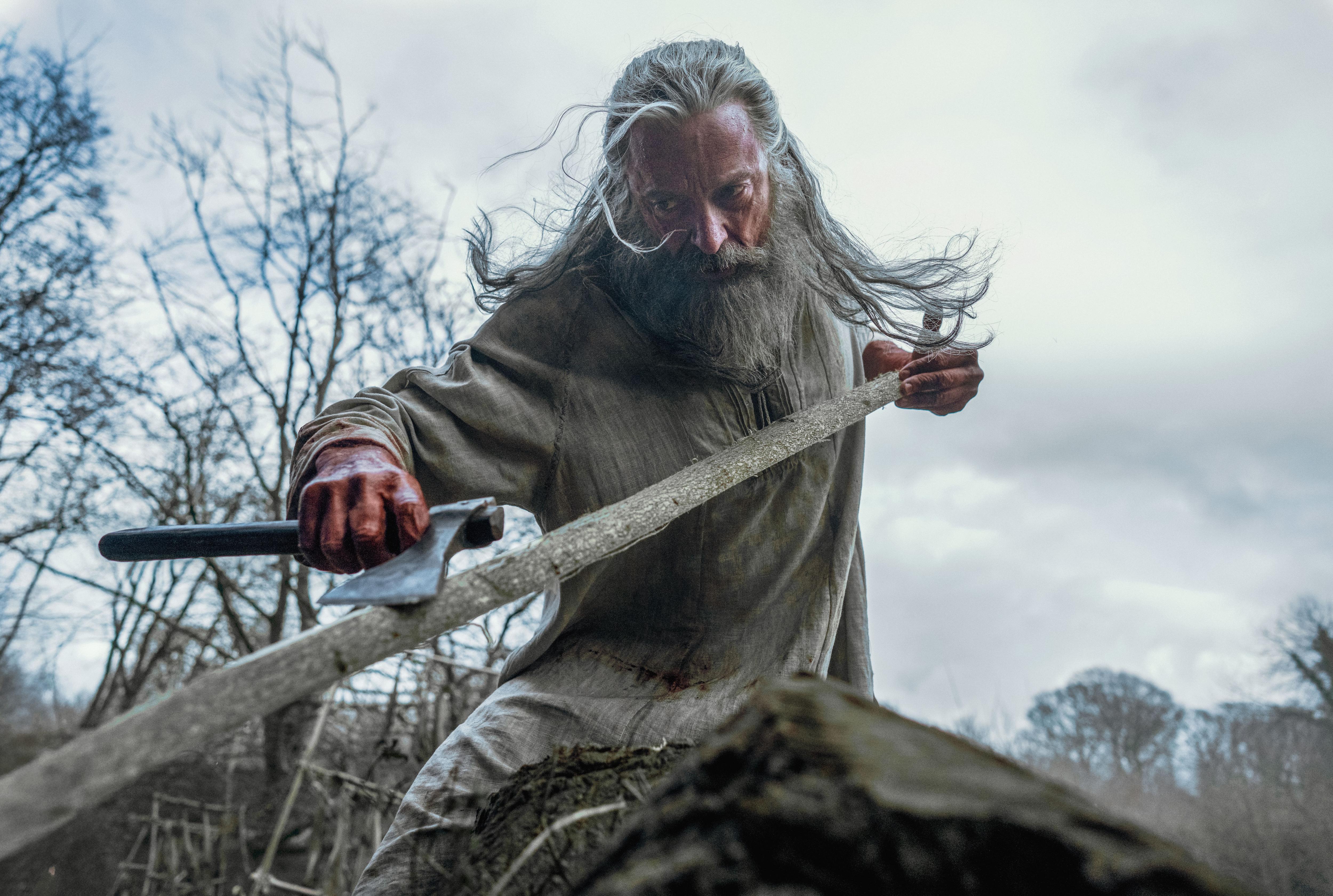 Hugh Jackman presenta una versión brutal de una figura querida en La muerte de Robin Hood.