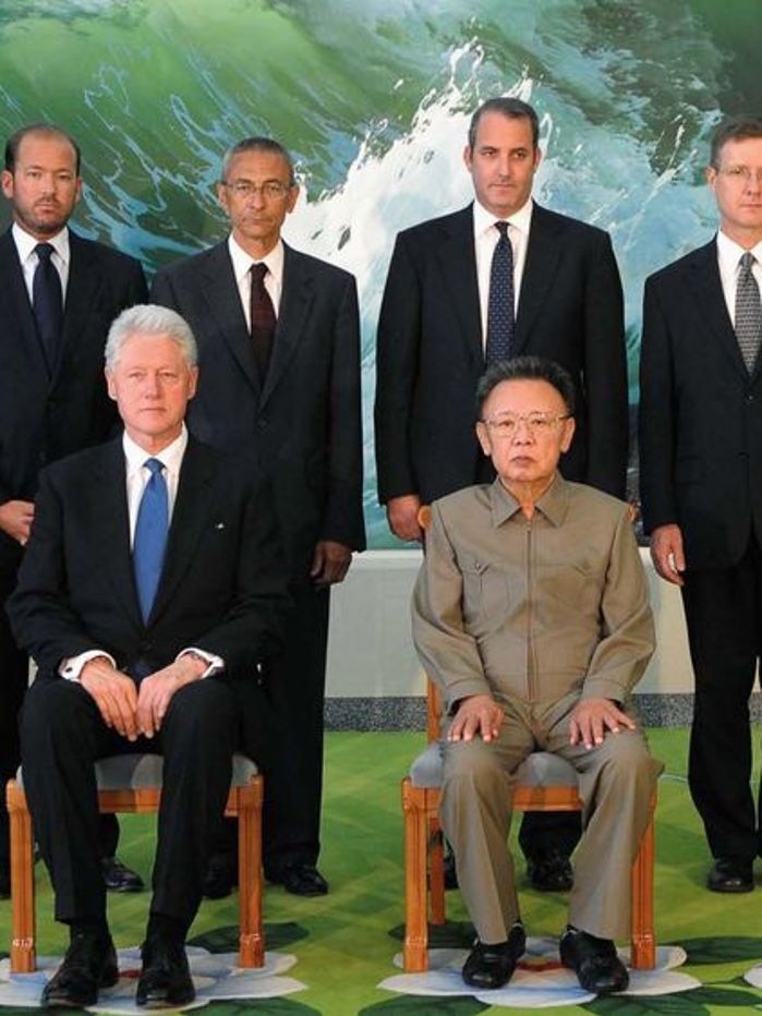 LtoR (seated) Former US president Bill Clinton and North Korea's leader Kim Jong-il pose for photo