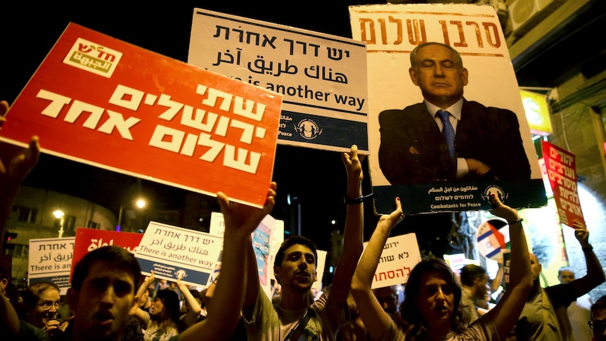 Israeli Jews and Arabs demonstrate in Jerusalem