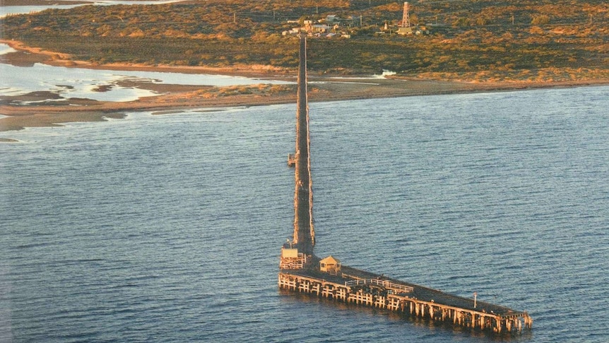 Aerial shot of the front of the jetty from the water in 2006.