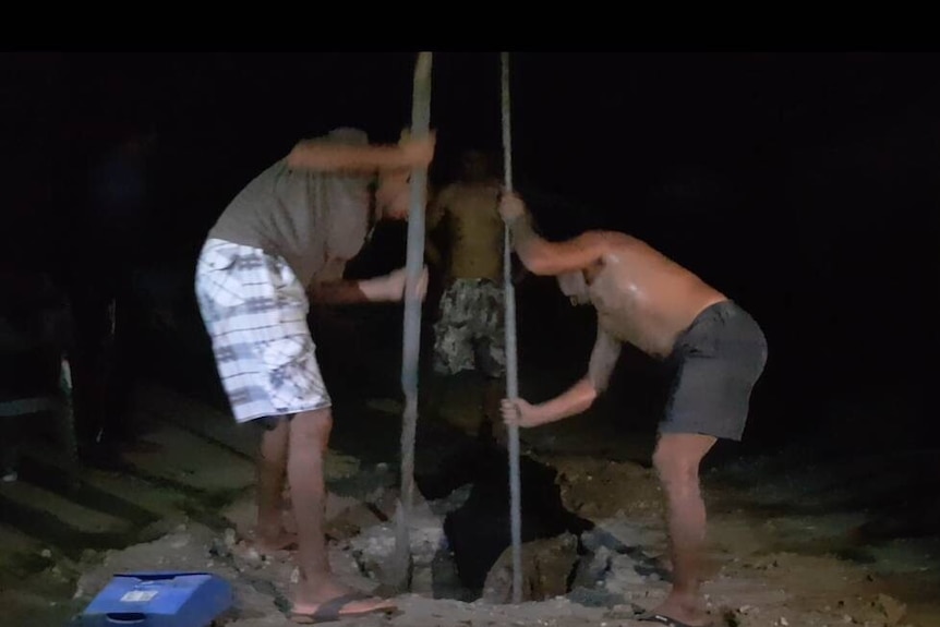 Asylum seekers dig to find water on Manus Island.