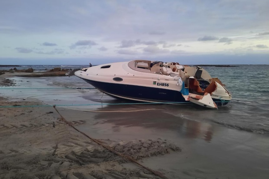 Image of a wrecked boat on the shore of a beach