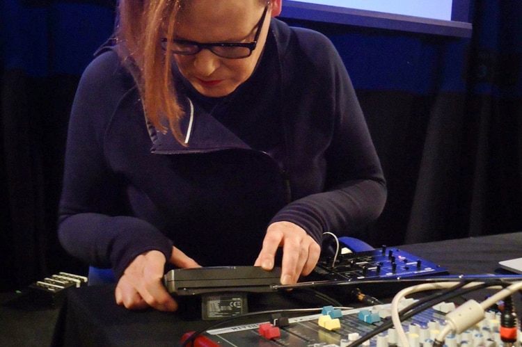 Artist Elizabeth Veldon of Scotland plays live at Radiophrenia this year before collaborating for envelop(e)