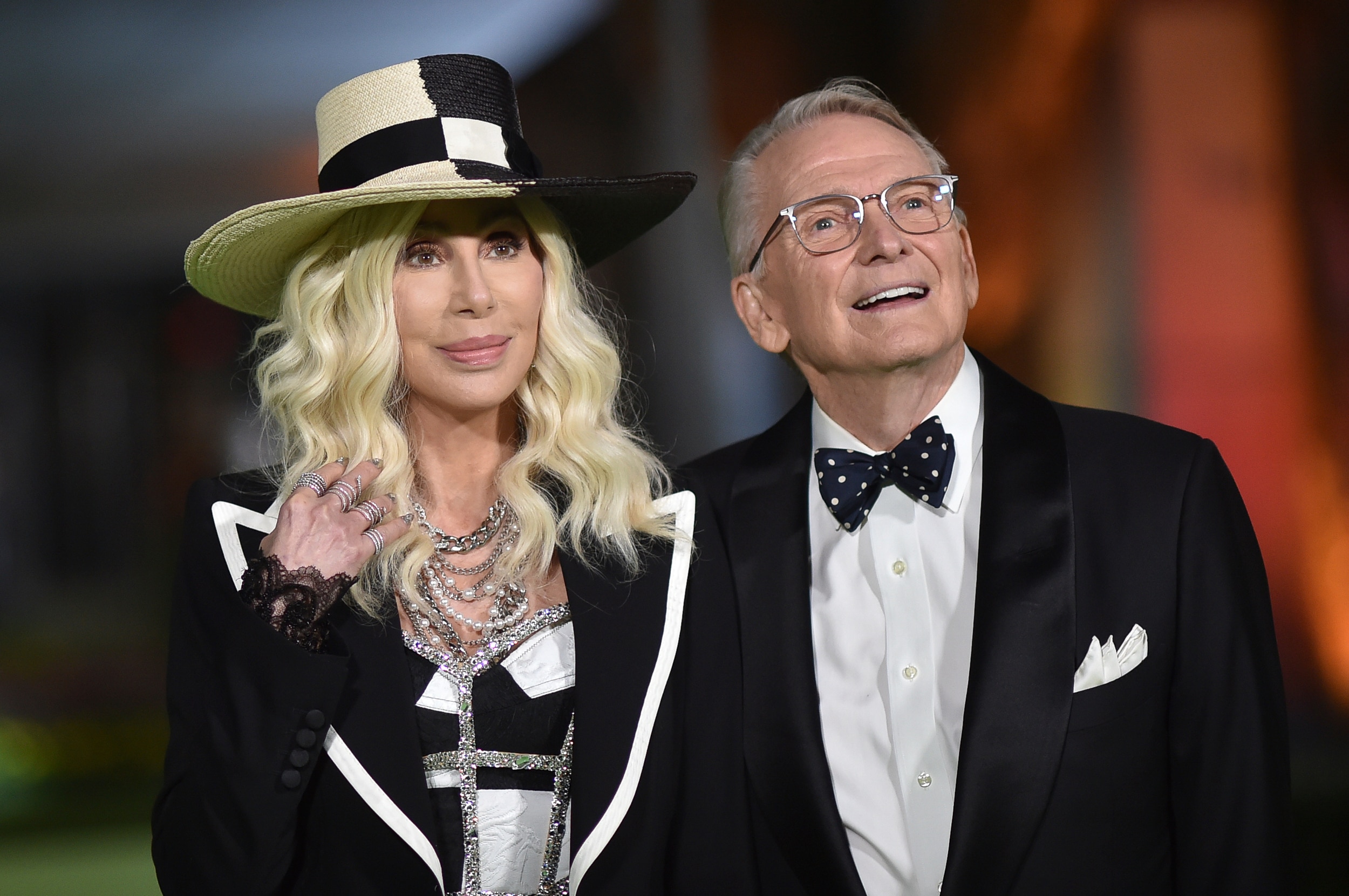 Designer to the stars Bob Mackie dies at 87