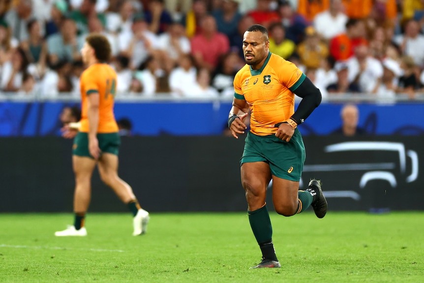 Samu Kerevi runs off the pitch