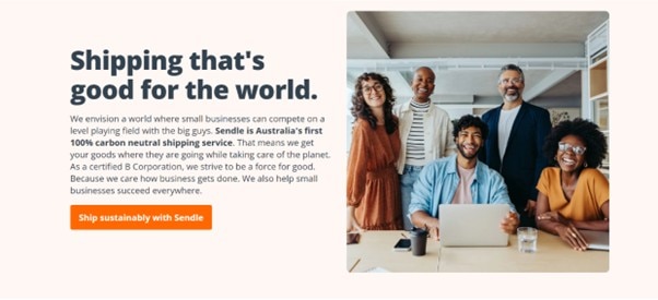 En la publicación del sitio web de Sendle que promociona su servicio de envío neutro en carbono, cinco hombres y mujeres caucásicos de color sonríen.