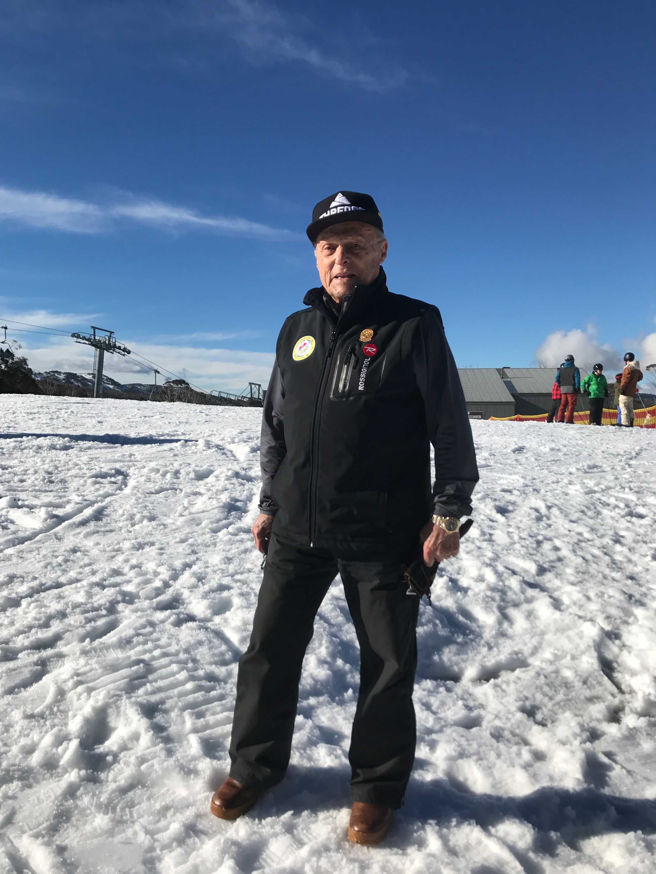 Thredbo snow patroller hangs up his skis after 60 years volunteering on