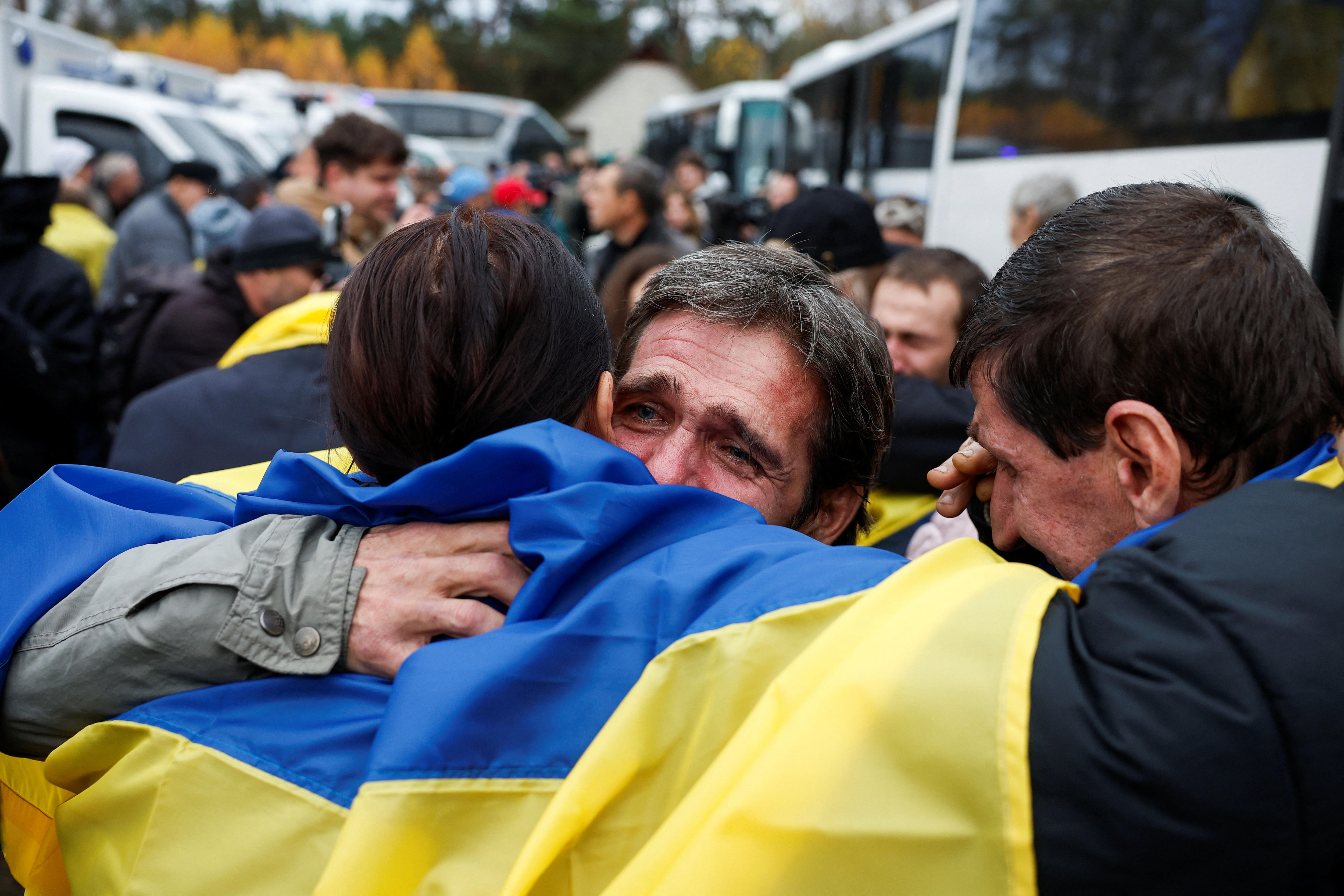 Evacuees from Russian-occupied Oleshky reach Ukraine amid ceasefire