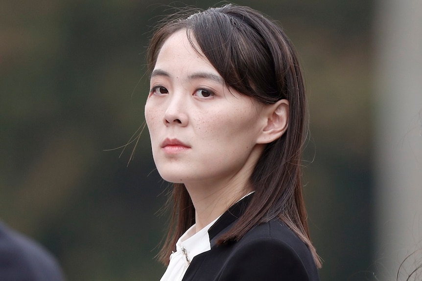 Kim Yo-jong walking in front of  South Korean President Moon Jae-in and North Koran leader Kim Jong Un.