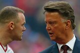 Louis van Gaal talks to Wayne Rooney