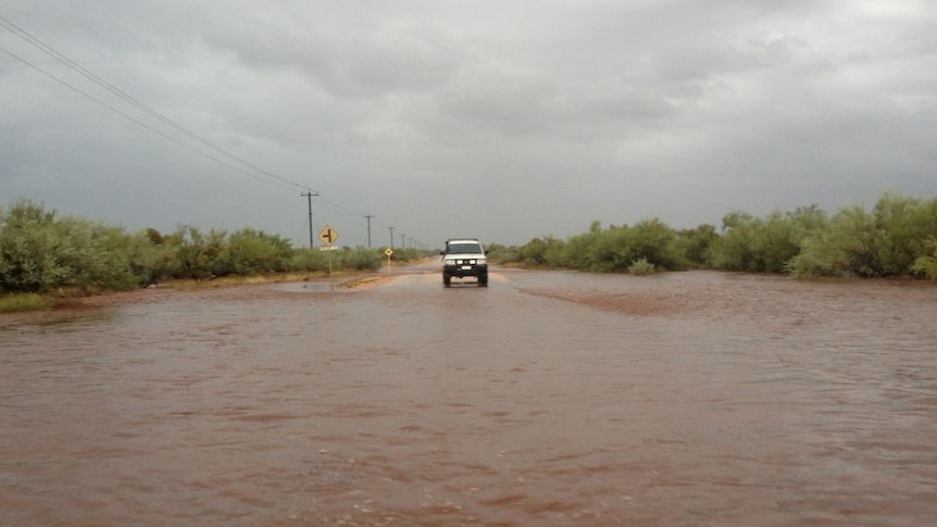 Exmouth flood: 4WD at waters edge