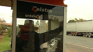 Telstra plans to remove 4,000 public phones. (File photo)