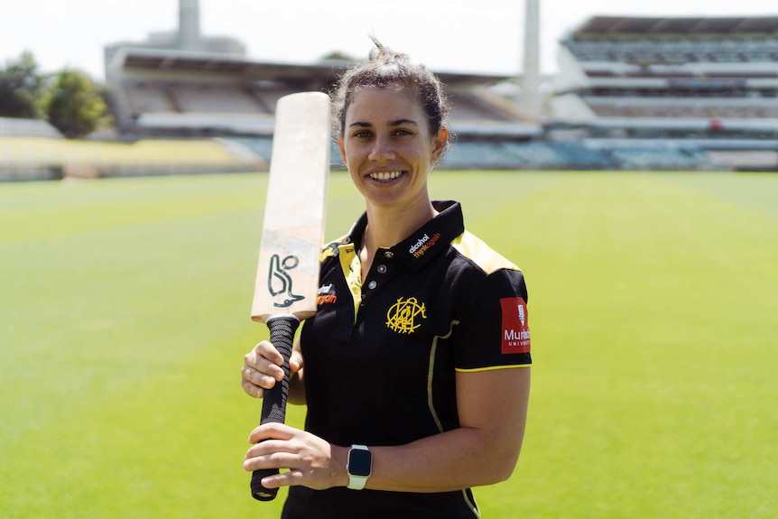 WA cricketer Nicole Bolton holds up a cricket bat at the WACA.
