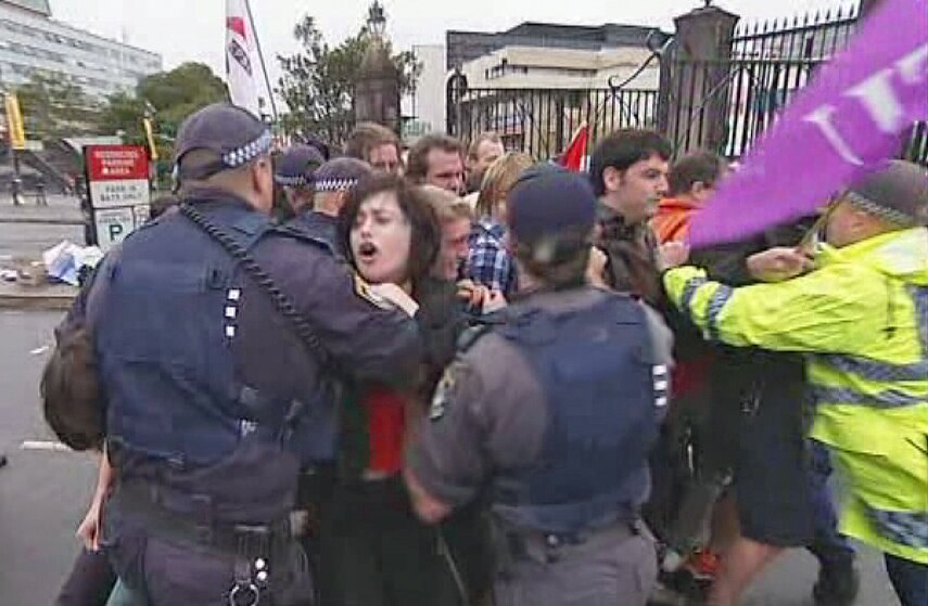 Police deny excessive force at uni protest - ABC News