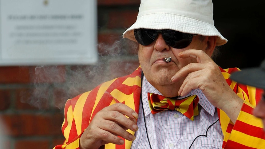 The home of cricket, Lord's, in London, have relaxed their strict dress code due to a UK heatwave.