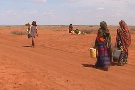 Dought stricken Kenyans travelling to water drop-off