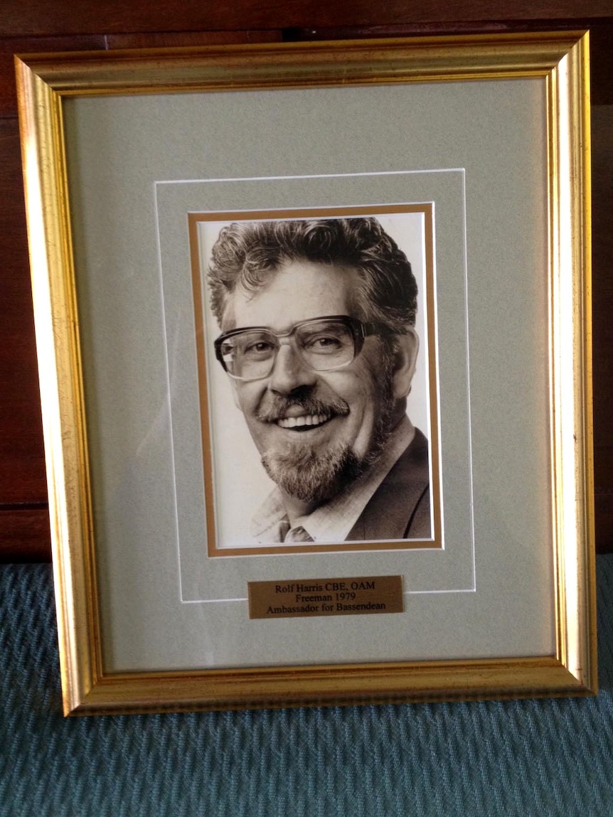 Rolf Harris photo removed from Bassendean council chambers