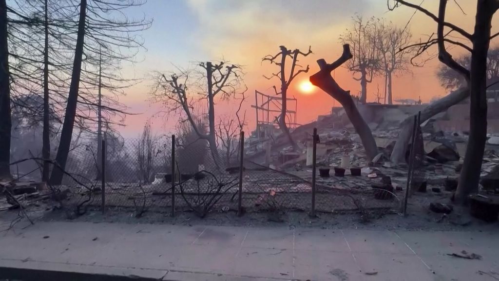 Streets of Pacific Palisades in ruins following wildfire devastation ...
